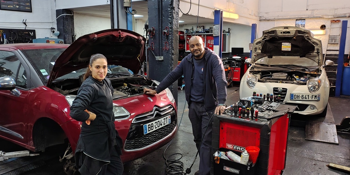Mona, mécanicienne aux commandes d’un garage AD EXPERT: « Les pannes que l’on traite sont bien plus variées que chez nos confrères en concessions »