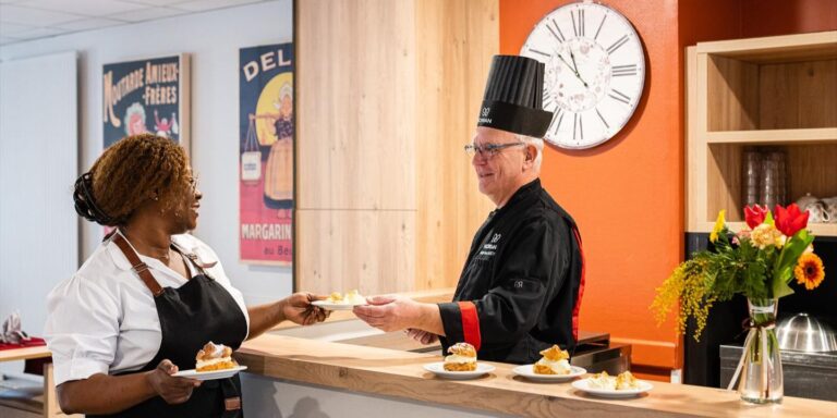 Thomas, chef de cuisine en Ehpad : « Cuisiner pour des personnes âgées, c'est une mission noble »