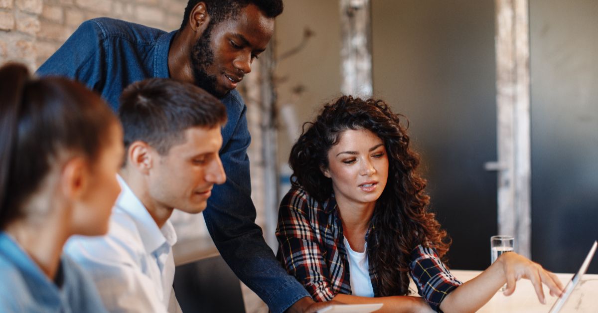 « On n’est pas moins fort, on fonctionne juste différemment ! » : alternant et autiste, il témoigne