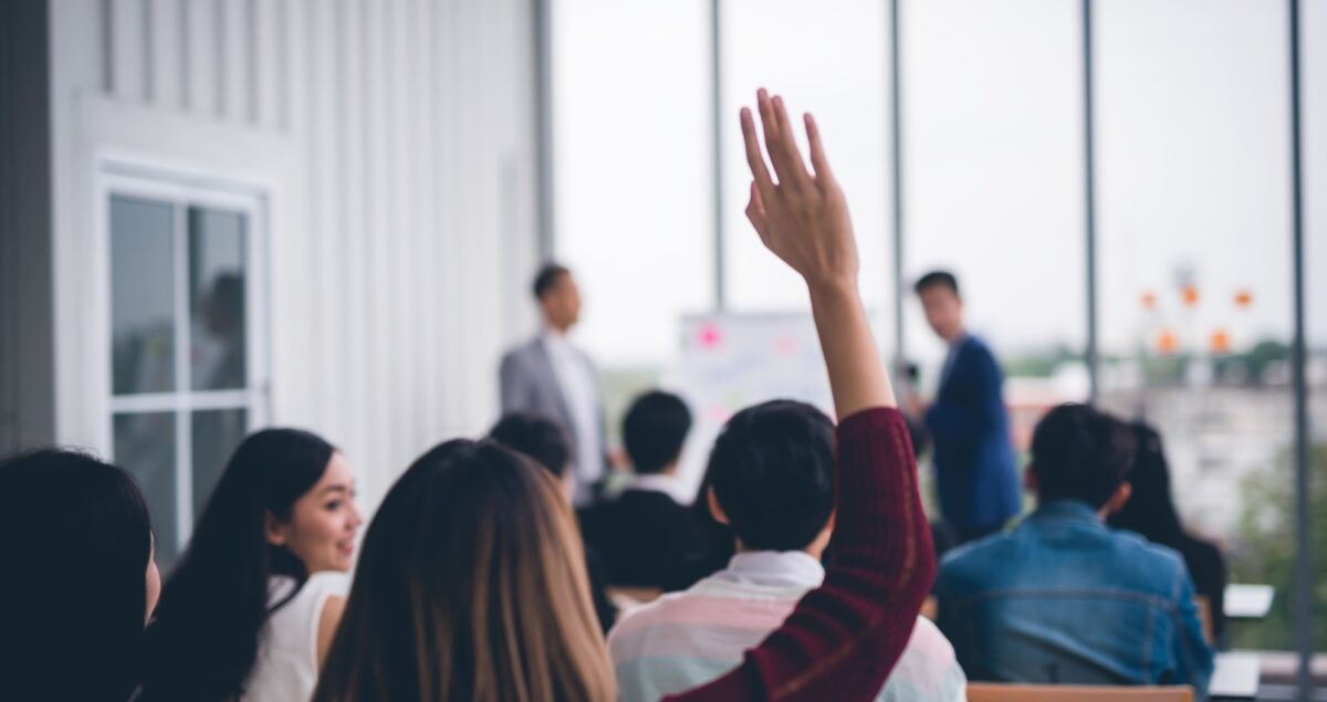 Stage ou alternance : comment faire le bon choix ?