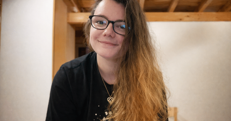 Léa, auxiliaire de vie à domicile : « Mon métier, c’est partager des moments de vie »