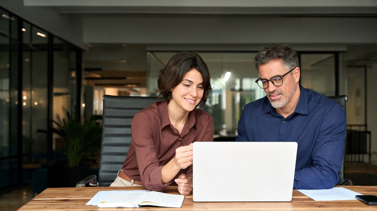 Commerce et marketing : quels profils tirent leur épingle du jeu face à l'IA ?