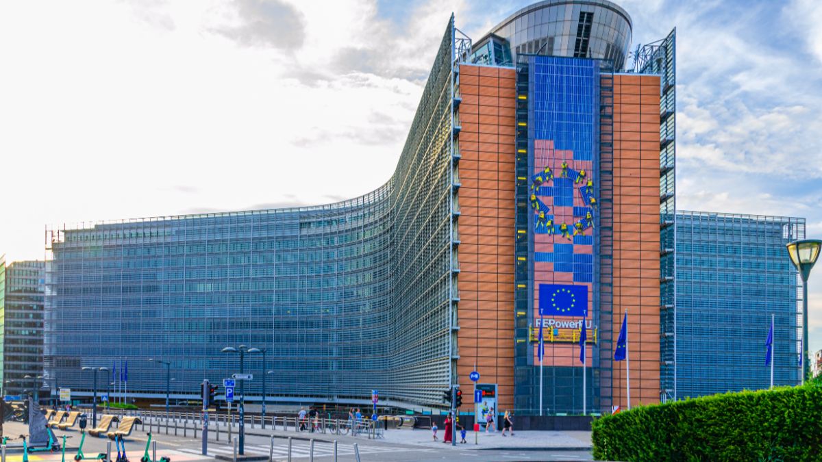 Près de 7 000 euros par mois et un emploi à vie : l’Union européenne recrute !