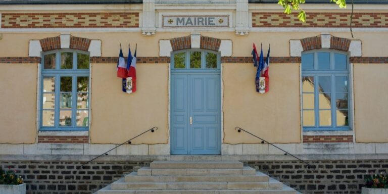 De 1000 à plus de 6000 euros, combien gagne vraiment le maire de votre commune ?