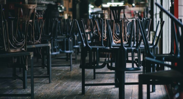 Quand les tickets restaurant se dépensent de moins en moins... dans les restaurants !