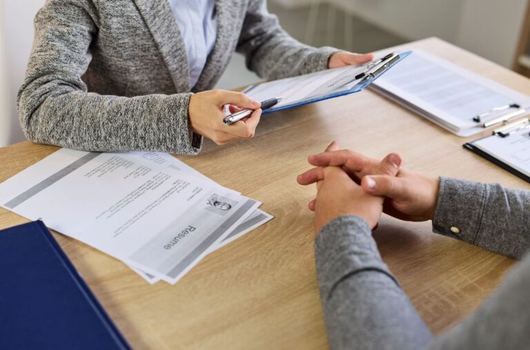 Recrutement des cadres : le marché repart en 2026, voici les secteurs qui en profitent
