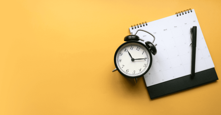 Cumuler un CDI et un CDD, mode d'emploi : horaires, impôts, droits