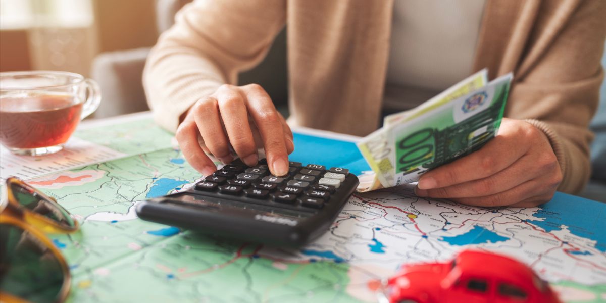 Comment réserver des vacances moins chères ? Ces bons plans que les salariés ignorent
