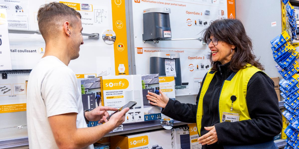 Peut-on travailler dans une enseigne de bricolage si on ne sait pas planter un clou ?