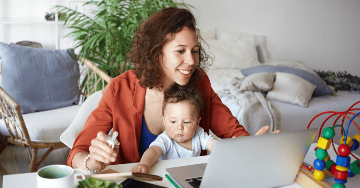 Comment se former et progresser pendant un congé parental ?