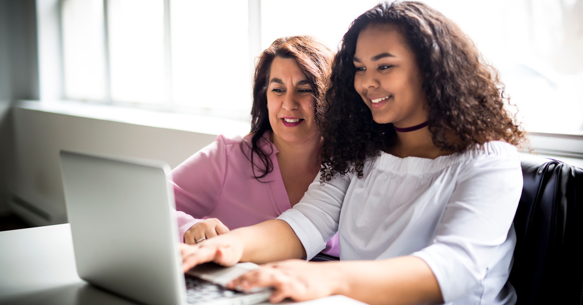 Aux États-Unis, les parents de la Gen Z s'invitent dans la recherche d’emploi de leurs enfants