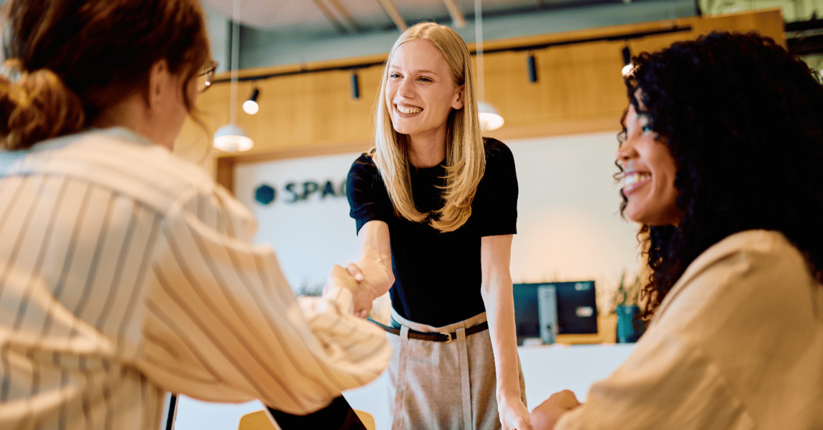 Comment gérer la transition de freelance à salarié