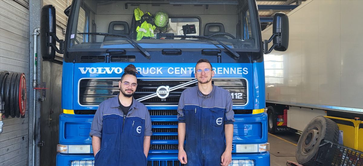 Léo et Pierre, mécaniciens poids lourds chez Volvo Trucks France : « L’ambiance, ça compte souvent presque plus que les missions »