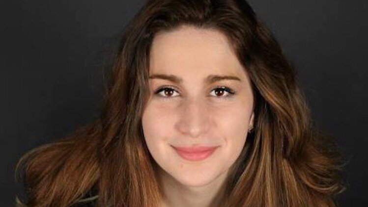 Émilie, étudiante à l'ESSEC et coach ès-entretiens de personnalité
