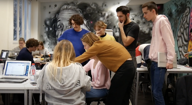 Premiers pas sur scène pour les étudiants de 1ère année lors du live mag