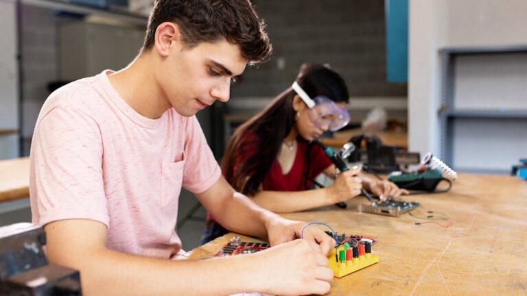 Efrei : des programmes sur-mesure pour se professionnaliser dans la tech et le digital