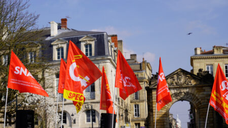 https://f.hellowork.com/edito/sites/5/2023/11/reforme-lycee-pro-intersyndicale-greve.jpeg