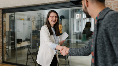 https://f.hellowork.com/edito/sites/5/2023/12/AdobeStock_185034337.jpeg