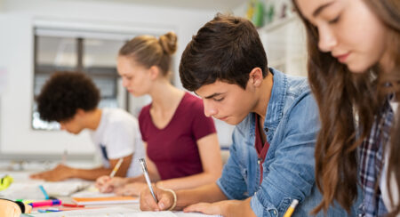 https://f.hellowork.com/edito/sites/5/2023/12/maths-lycee.jpeg
