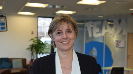 https://f.hellowork.com/edito/sites/5/2024/02/1280px-Sylvie_Retailleau_-_Presidente_de_lUniversite_Paris-Saclay_-_Universite_Paris-Saclay_President.png