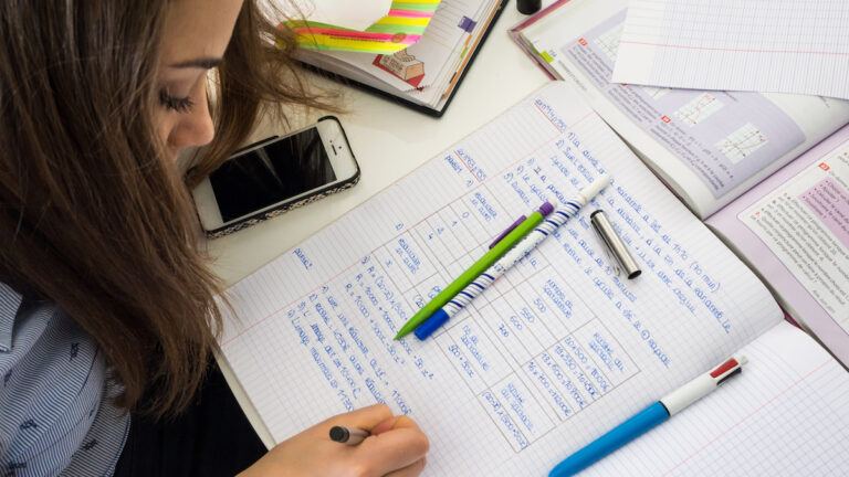 Reviser Bac : nos astuces pour faire des fiches de révision efficaces