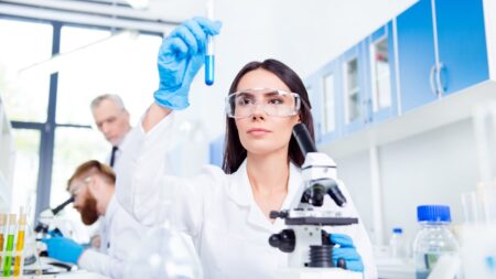 Comment travailler dans un laboratoire ?