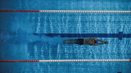 Comment travailler dans une piscine publique ?