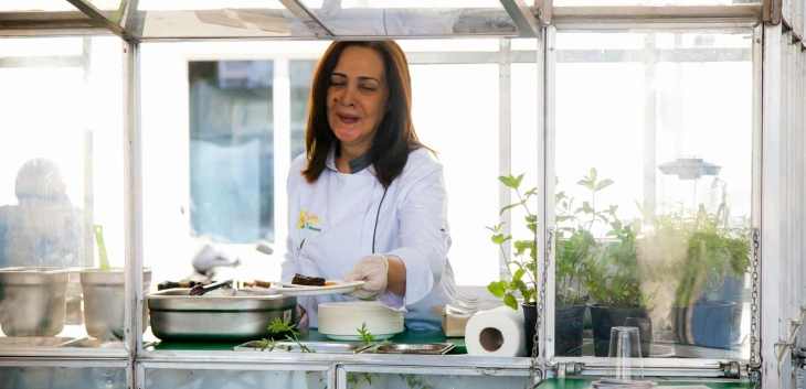 Une femme participant au programme des Etoiles et des Femmes