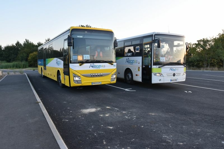 Cars des transports scolaires