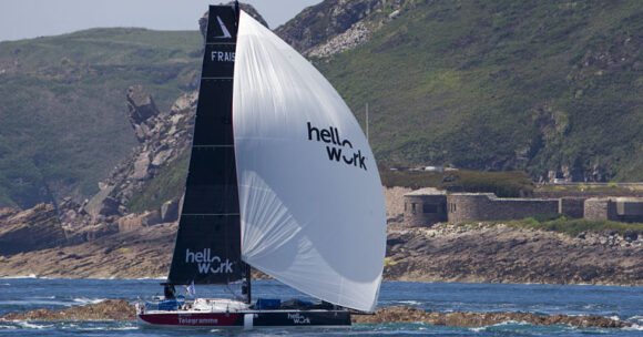 Le skipper de HelloWork – Groupe Télégramme s’illustre en remportant la 50ème édition de la Solitaire URGO Le Figaro