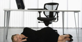 Et si on testait la sieste au travail ?