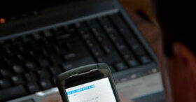 Les heures sup’ sur les smartphones en question