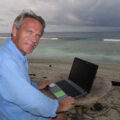Télétravail : un entrepreneur joue les Robinson sur une île d’Indonésie