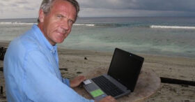 Télétravail : un entrepreneur joue les Robinson sur une île d’Indonésie