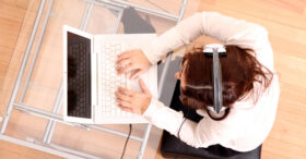 Ecouter de la musique au travail rend plus productif