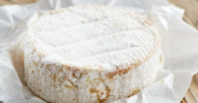 Il envoie son CV dans un camembert, l’entreprise alerte la police