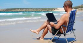 10 bonnes raisons de poser ses vacances en août