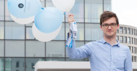 Un lâcher de ballons pour trouver un job dans la communication