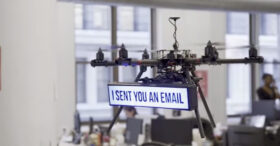 Que se passe-t-il si on embauche des drones à la place des humains ?