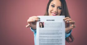 Voici pourquoi il ne faut pas mettre de photo sur votre CV (surtout si vous êtes jolie)