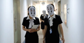 Porter un masque au travail, nouvelle tendance anti-stress ?