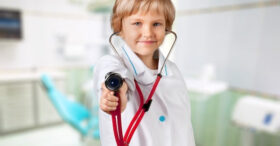 Médecin, ingénieur ou informaticien : quel est le métier idéal selon les parents ?