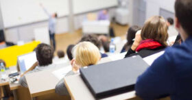 Dans quels pays les études coûtent-elles le plus cher aux parents ?