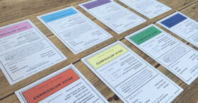 Un CV sur des cartes de Monopoly pour trouver un stage