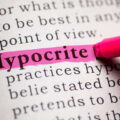 L’hypocrisie au travail donne aux salariés le sentiment d’être « sales »