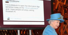 La Reine d’Angleterre recherche son community manager