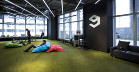 Découvrez les bureaux ultra branchés de 9GAG