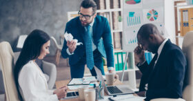 « Inabordables, distants, incompétents… » : les pires défauts des managers selon les salariés français