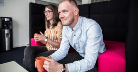 Être heureux au travail : « On devrait tous être naturellement des chief happiness officers »