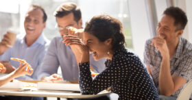 8 conseils pour parler de politique au travail sans fâcher vos collègues